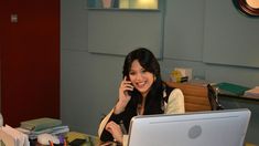 Barbie Vélez debutó en Esperanza Mía con su personaje de secretaria crédula Barbie Vélez debutó en Esperanza Mía con su personaje de secretaria crédula