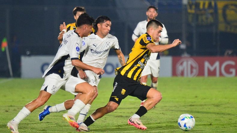 El Rojo complicó su chance de clasificar a la próxima ronda.