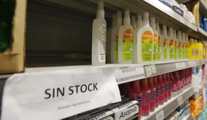 Alertaron que la falta de producción de repelente llegó a la góndola de los supermercados.