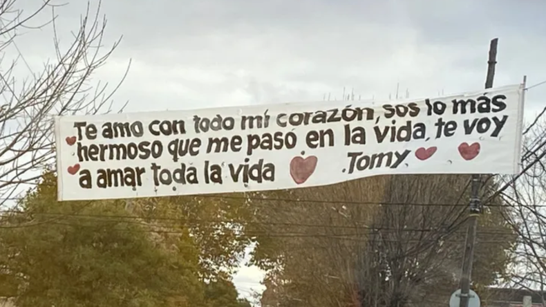 Este pasacalle se hizo viral: qué dijeron los usuarios.&nbsp;