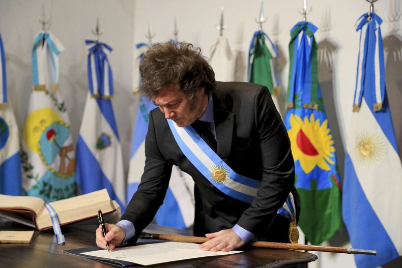 Milei prepara los primeros decretos