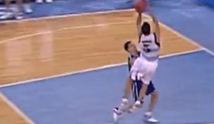 A 20 años de Atenas 2004, Ginóbili recordó el histórico doble en el último segundo contra Serbia