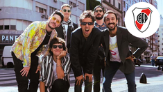 El exfutbolista hoy es el cantante de la banda Francia 98. El exfutbolista hoy es el cantante de la banda Francia 98.