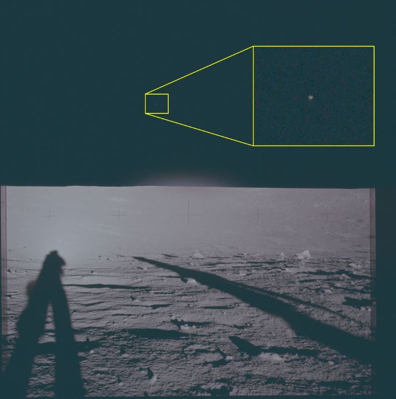 Esta fotografía de archivo muestra la superficie lunar vista desde el lugar de aterrizaje del Apolo 12. La imagen presenta un área de interés resaltada ligeramente a la izquierda del eje vertical del encuadre, por encima del horizonte, donde se aprecian fenómenos no identificados.