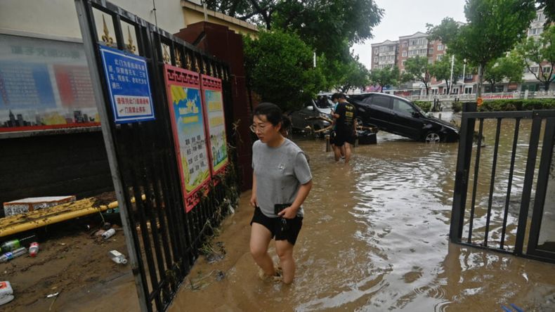 Beijing bajo agua: En 40 horas cayó el promedio de agua de un mes.