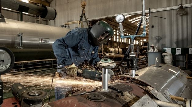 La economía se contrajo 1,8% en 2024, el primer año de Javier Milei, según el Indec.