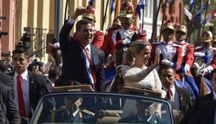 Santiago Peña asumió la presidencia de Paraguay y aseguró que el país resurgirá como un gigante