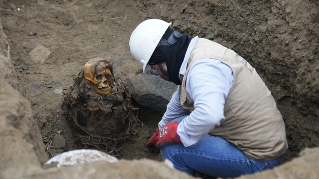 Encontraron una momia de más de 900 años durante una excavación en Perú.