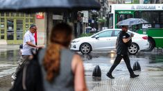 Desde el SMN informaron que las provincias de Jujuy, Salta, Catamarca, San Juan, Mendoza, La Pampa y Santa Cruz, se encuentran bajo alerta amarilla por tormenta y lluvia. Desde el SMN informaron que las provincias de Jujuy, Salta, Catamarca, San Juan, Mendoza, La Pampa y Santa Cruz, se encuentran bajo alerta amarilla por tormenta y lluvia.