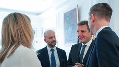 Massa junto a Pyle, González y Segal-Knowles. Massa junto a Pyle, González y Segal-Knowles.