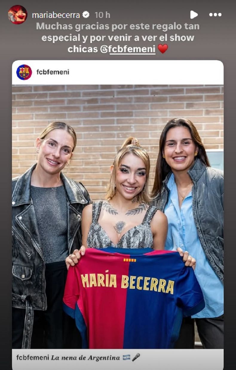 Alexia Putellas recibió a María Becerra en Barcelona.