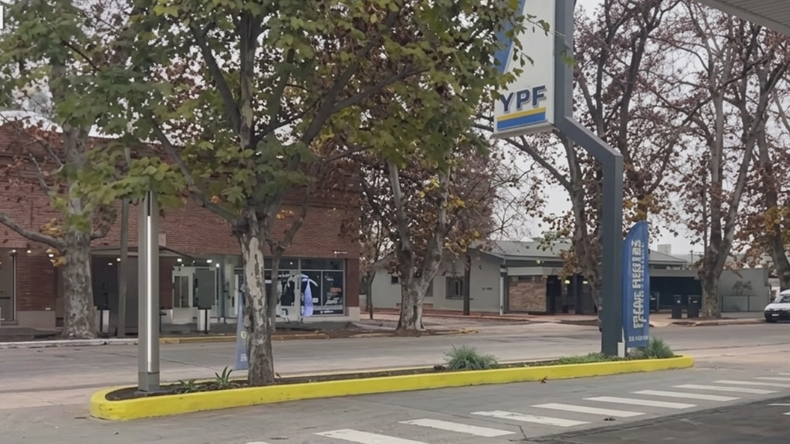 La YPF donde buscan rastros de Luciana Barrios.