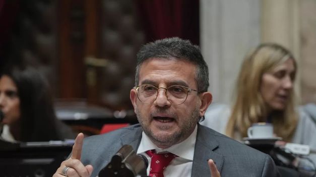 Carlos Cisneros.