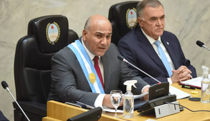 El gobernador de Tucumán, Juan Manzur, descartó bajar su candidatura