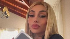 Tamara Baéz se arrancó las pestañas y preocupó a sus seguidores. Tamara Baéz se arrancó las pestañas y preocupó a sus seguidores.