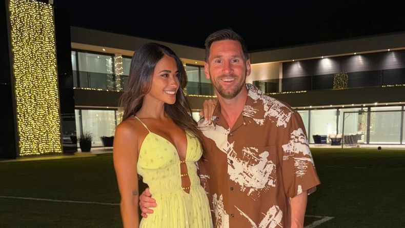 La pareja festejó el día de los enamorados en redes sociales.