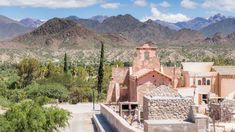 Este sitio se ubica en medio de los Valles Calchaquíes, a 170 kilómetros de la capital de Salta Este sitio se ubica en medio de los Valles Calchaquíes, a 170 kilómetros de la capital de Salta