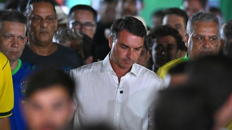 Flávio Bolsonaro y la desazón tras la sorpresiva derrota en las urnas de Brasil.&nbsp;