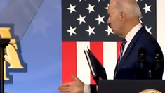 Biden vivió otro episodio de confusión en la universidad de Carolina del Norte Biden vivió otro episodio de confusión en la universidad de Carolina del Norte