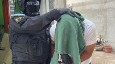 La policía cordobesa detuvo a tres hombres de 39, 43 y 64 años. La policía cordobesa detuvo a tres hombres de 39, 43 y 64 años.