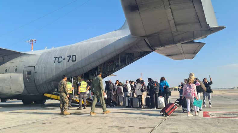 74 argentinos repatriados viajan a Buenos Aires en Aerolíneas Argentinas.
