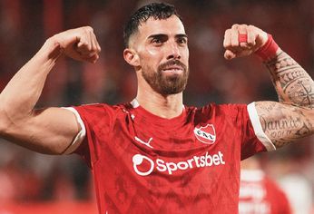Ávalos metió los dos tantos del Rojo.