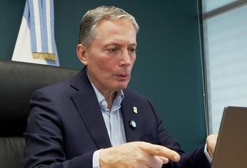 El intendente de Esteban Echeverría fue uno de los oradores. El intendente de Esteban Echeverría fue uno de los oradores.