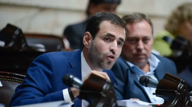 Legisladores de diferentes bloques repudiaron al legislador Emiliano Estrada.