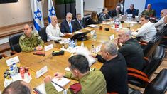 Benjamin Netanyahu presidió la reunión del gabinete de seguridad. Benjamin Netanyahu presidió la reunión del gabinete de seguridad.