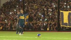 Carlitos Tevez lo logró: acompañado por Jana, Diego Maradona volvió a La Bombonera para recibirlo Carlitos Tevez lo logró: acompañado por Jana, Diego Maradona volvió a La Bombonera para recibirlo