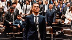 Luis Picat junto a Mariano Campero, Martin Arjol y Palo Cervi, es uno de los cuatro radicales que votó a favor del veto del presidente Javier Milei. Luis Picat junto a Mariano Campero, Martin Arjol y Palo Cervi, es uno de los cuatro radicales que votó a favor del veto del presidente Javier Milei.