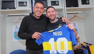 A horas de la despedida de Riquelme, filtraron la camiseta de Boca con la 10 de Messi A horas de la despedida de Riquelme, filtraron la camiseta de Boca con la 10 de Messi