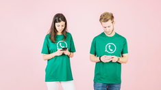 WhatsApp permite bloquear conversaciones específicas mediante contraseñas o reconocimiento facial en dispositivos Android e iPhone. WhatsApp permite bloquear conversaciones específicas mediante contraseñas o reconocimiento facial en dispositivos Android e iPhone.