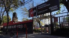 Solo querían una foto con papá, se burlaron de la situación los hinchas de Rosario Central Solo querían una foto con papá, se burlaron de la situación los hinchas de Rosario Central