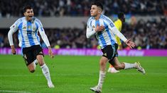 Thiago Almada es una de las figuras que comenzó a surgir en los últimos partidos. Thiago Almada es una de las figuras que comenzó a surgir en los últimos partidos.