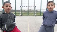 Leo Messi y Cristiano Ronaldo Stojanovic tienen 9 años, son primos y juegan juntos en Croacia. Leo Messi y Cristiano Ronaldo Stojanovic tienen 9 años, son primos y juegan juntos en Croacia.