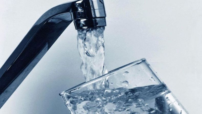 Recomiendan tomar agua de la canilla.