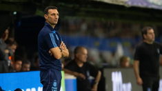 Lionel Scaloni en la Bombonera. Lionel Scaloni en la Bombonera.