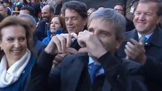 Luis Caputo agradece el elogio de Milei en Córdoba. Luis Caputo agradece el elogio de Milei en Córdoba.