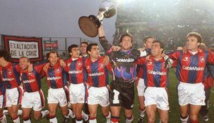 Este jugador integró el plantel del Ciclón que ganó el Clausura 1995. Este jugador integró el plantel del Ciclón que ganó el Clausura 1995.