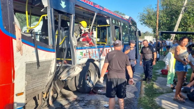 Los vehículos involucrados son una unidad de la línea 180 y un camión que transportaba sebo animal.&nbsp;
