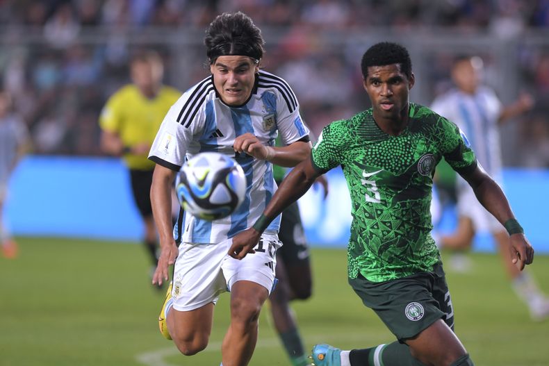 Romero jugó el Mundial sub 20 con Argentina donde el equipo de Javier Mascherano quedó eliminado en octavos de final al perder 2-0 con Nigeria. 