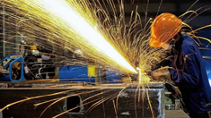 Metalúrgicos acordaron un aumento salarial del 12,54% en cuatro cuotas. Metalúrgicos acordaron un aumento salarial del 12,54% en cuatro cuotas.