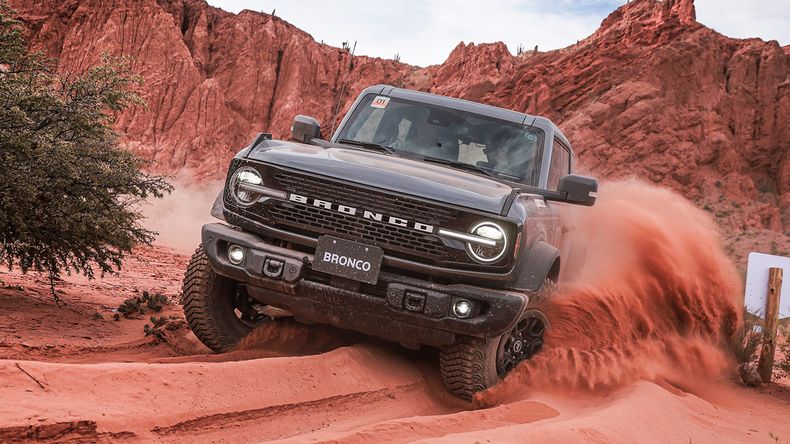 Ford Bronco en pleno 4x4. 
