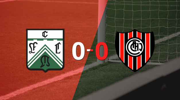ferro no pudo con chacarita y empataron sin goles