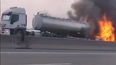 El incendio se produjo a la altura de Bernal, también mano a CABA. El incendio se produjo a la altura de Bernal, también mano a CABA.