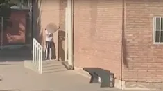 Una joven de 14 años ingresó al colegio con un arma. Una joven de 14 años ingresó al colegio con un arma.