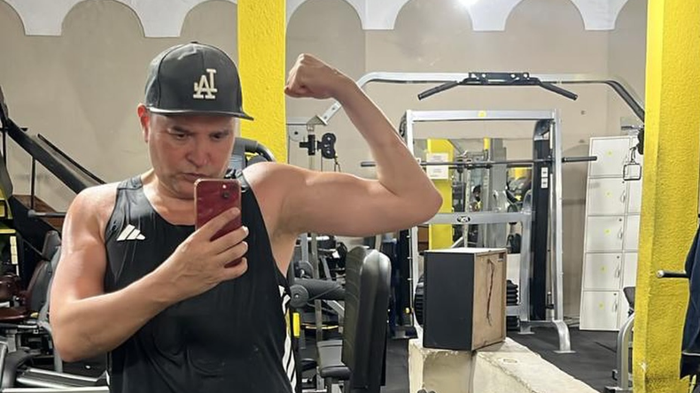 El músico mostró en redes sociales los resultados de su entrenamiento en gimnasio.
