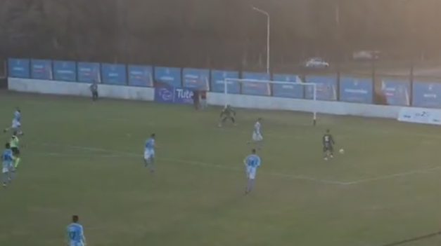 El gol de la polémica en el 3-0 de Real Pilar a Victoriano Arenas.