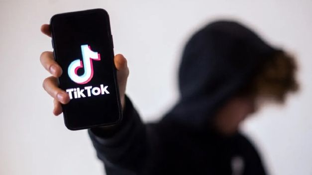 Un país europeo prohíbe TikTok tras la muerte de un adolescente.